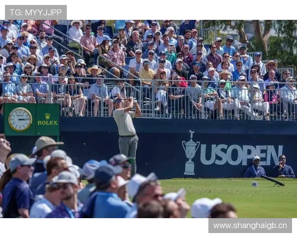 高尔夫比赛精彩瞬间回顾：球场上的荣耀与激情交织